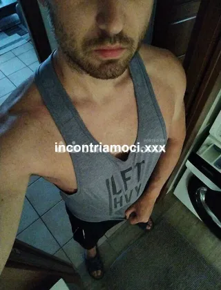 3496709421 - Ragazzo Per Coppie