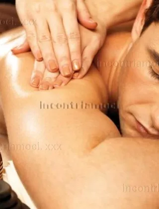 3883542093 - Giovane Ragazza Offre Massaggi Rilassanti