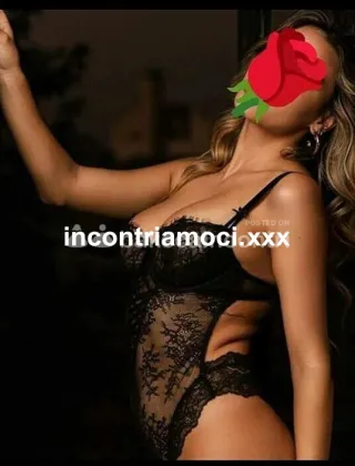 3446996352 - Laura