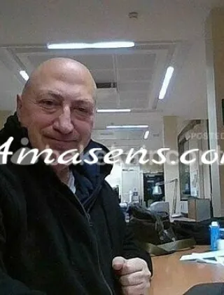 3298836129 - Uomo Cerca Donna