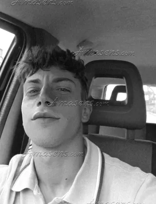 3200431885 - Ragazzo In Cerca Di Divertimento