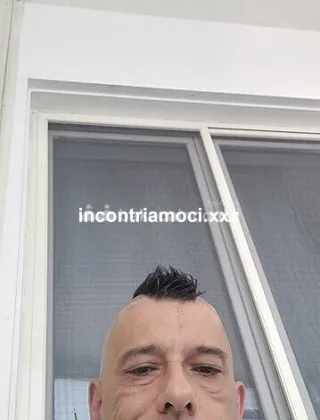 3518079004 - Cerco Travestito.