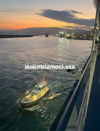 3282110765 - Traghetto ? Per Genova