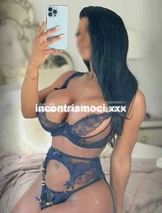 3509613625 - 🍒 Jesolos Piazza Mazzini Appena Arrivata Cattaleya