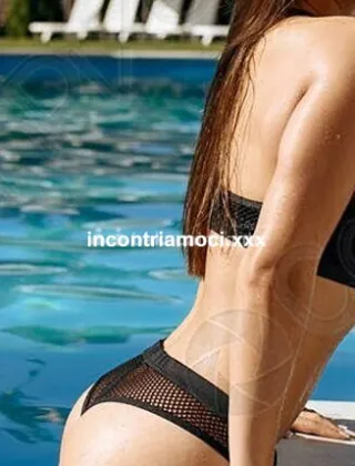 3508662716 - Studentessa Siciliana Gola Profonda 30 Rose
