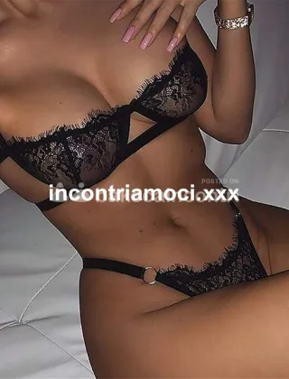 3513208999 - Donna Affascinante Cerca Amico Per Divertimento