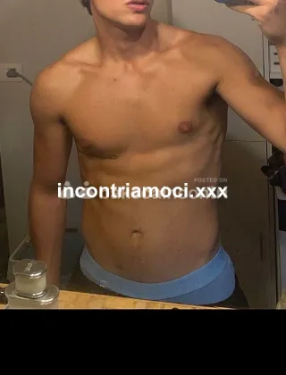 3893115281 - Giovane Ragazzo
