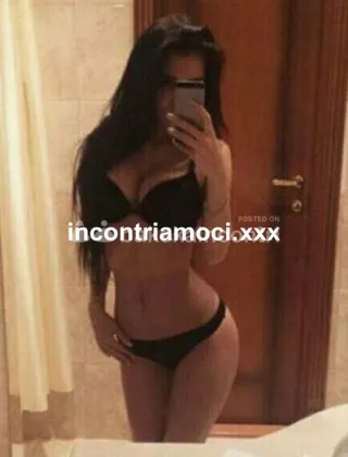3887228215 - Maialona Cam Video