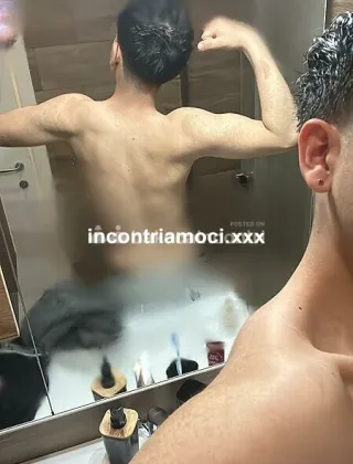 3517209738 - Giovane Ragazzo Per Coppie