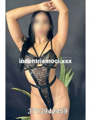 3713942459 - Top Model Brasiliana Alta 1.80.4 Di Seno Naturale