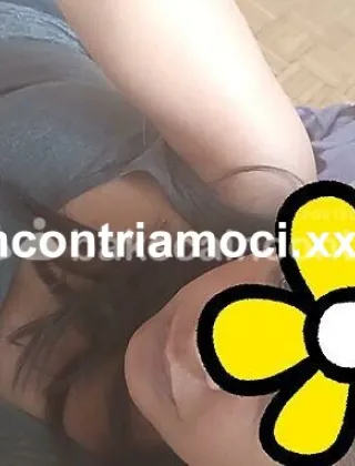 3516675839 - Coppia Fidanzati Con Lei Sola