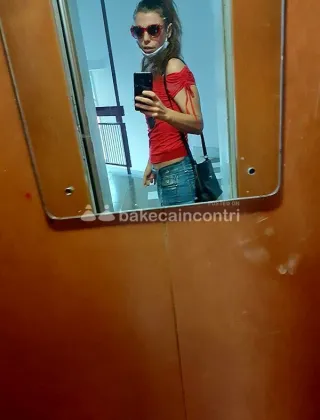 3299472145 - Ragazza Di San Giuseppe Per Una Videochiamata