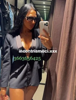 3663656425 - Trans Milf Lucca