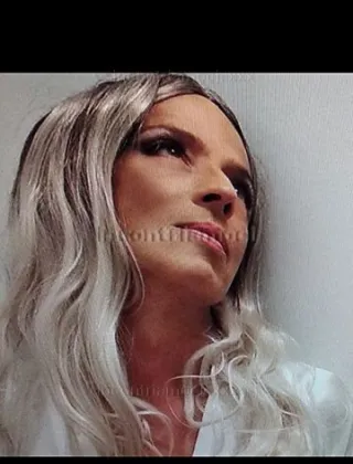 3284734426 - Travestita