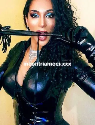 3408965513 - Trans Mistress Como