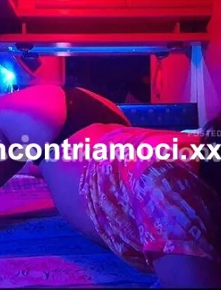3342469523 - Giovane Trav Espertissima Succhiatrice