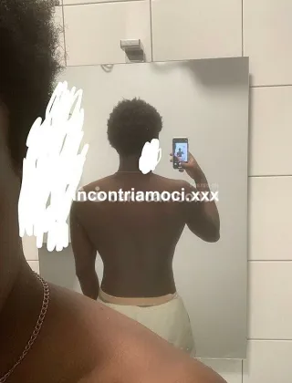 3520456430 - Ragazzo Universitario Di Colore Per Bei Momenti