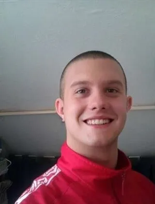 3894352507 - Ragazzo Amante Dei Piedi 3894352507