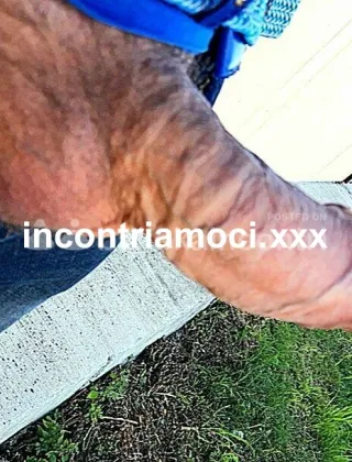 3534301127 - Singolo Ben Dotato Guarda La Foto