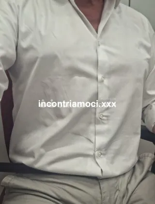 3515757397 - Cerco Coppia Con Lui Contemplativo