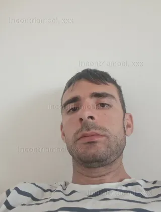 3471496572 - Uomo Cerca Donna