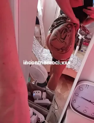 3807450815 - Laura