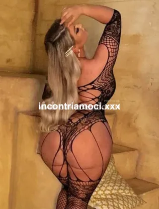 3314475705 - Assoluta Prima Volta Laura Bella Tettona Giovane