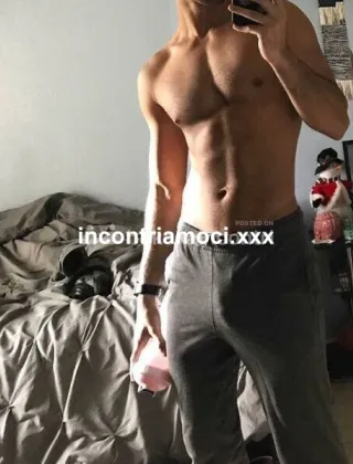 3716987974 - Ragazzo Italiano Di 32 Anni, Con Fisico Atletico,