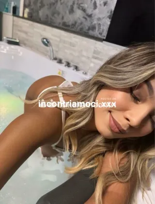 3511685906 - 🔥 A Bari Centro Mai Vista Vittoria 20 Enne
