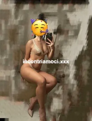 3925299017 - Bellissima Ragazza Siciliana Di Passaggio A
