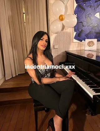 3276468222 - Caroline