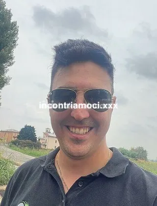 3407607069 - Guardone Feticista Cerca I Piedi Di Lei Di Coppia,