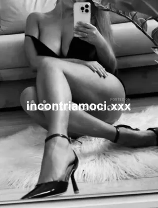 3508154112 - Affascinante Massaggiatrice Italiana...